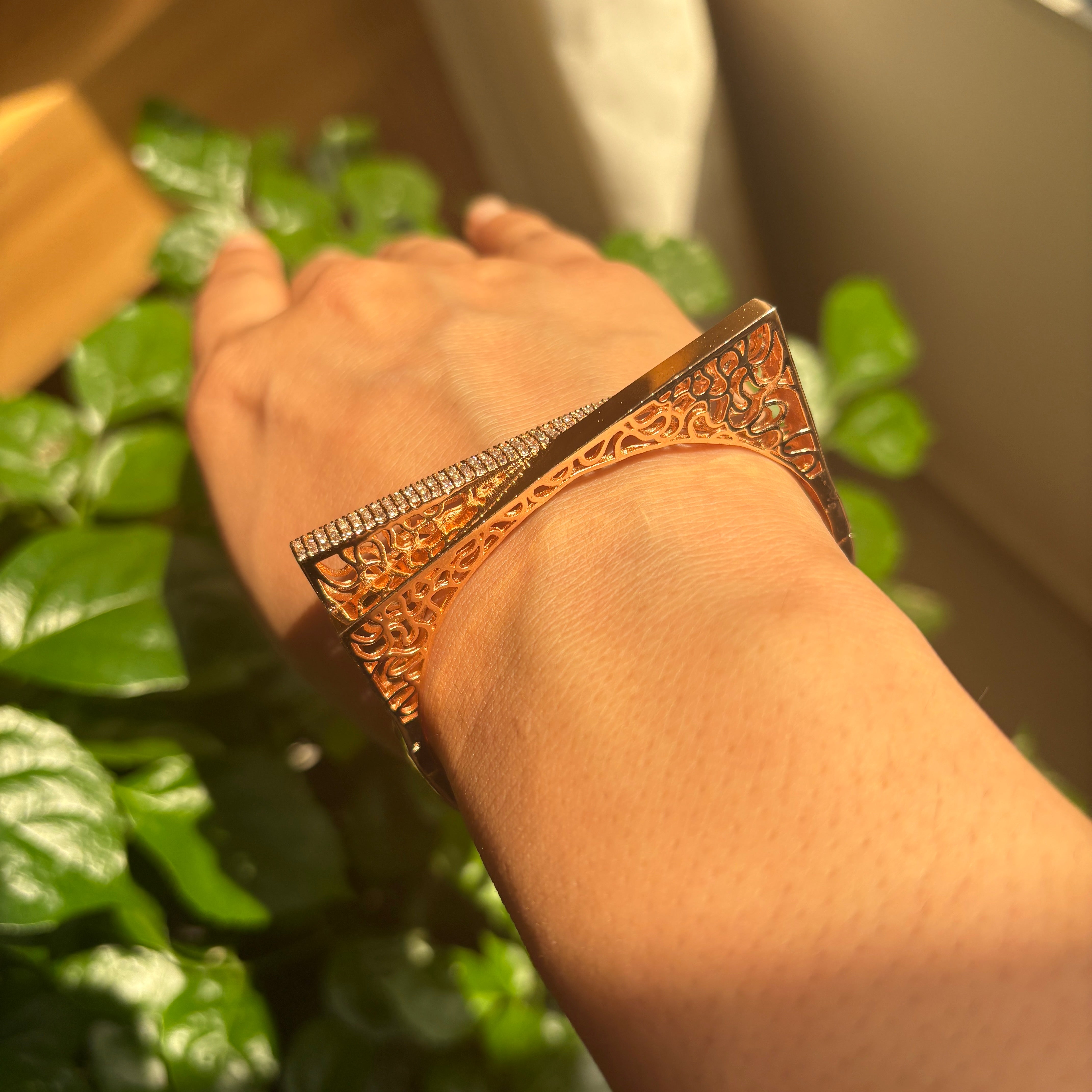 Crowned Elegance Kada