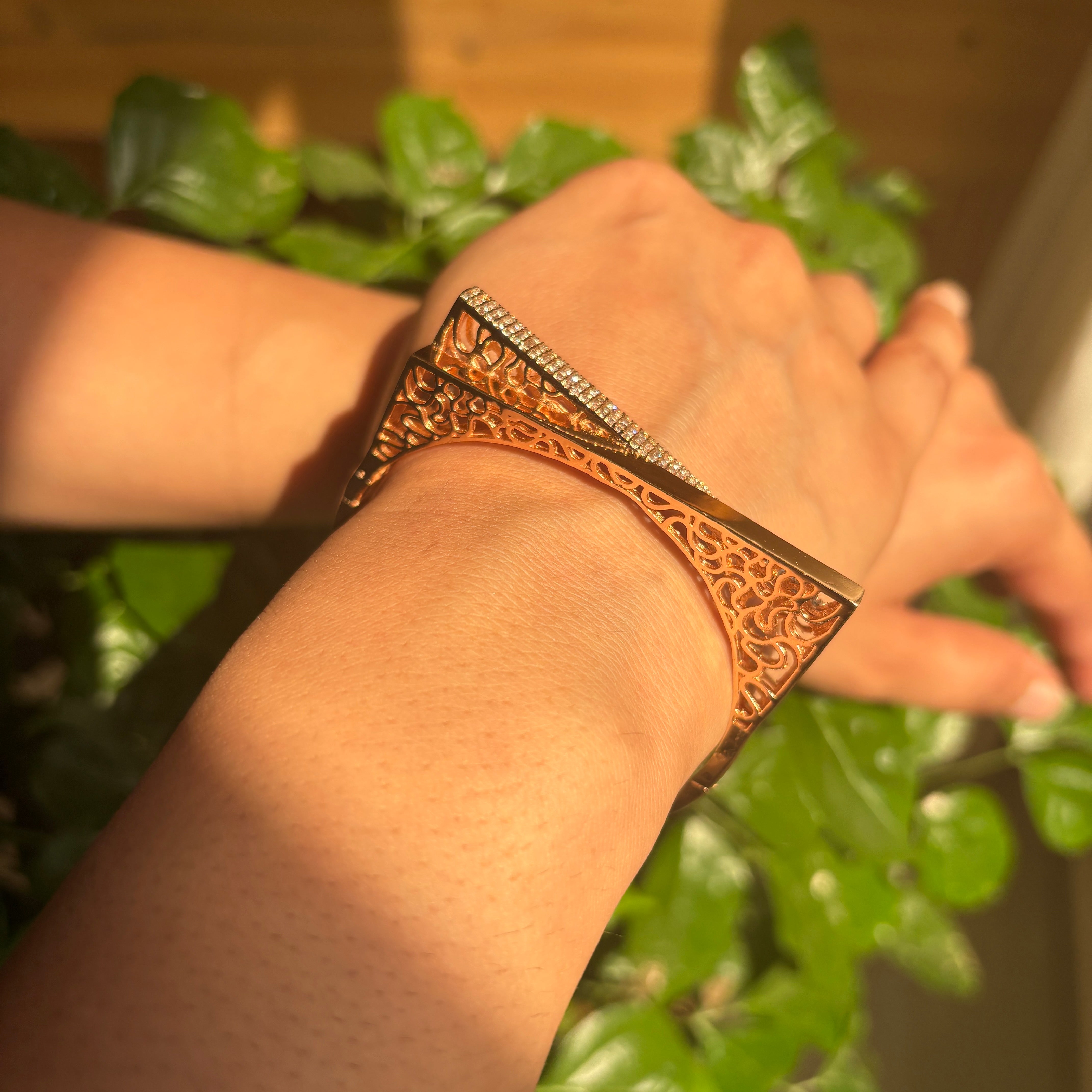 Crowned Elegance Kada