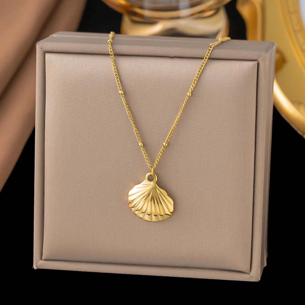 Seashell Glow Gold Necklace